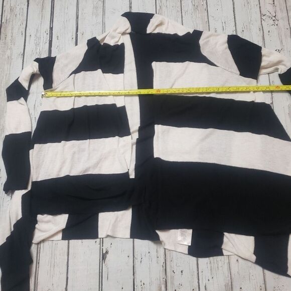 H&M Black and White Striped Cardigan - Picture 6 of 8